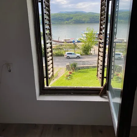 Tina 아파트 Tekija (Bor)